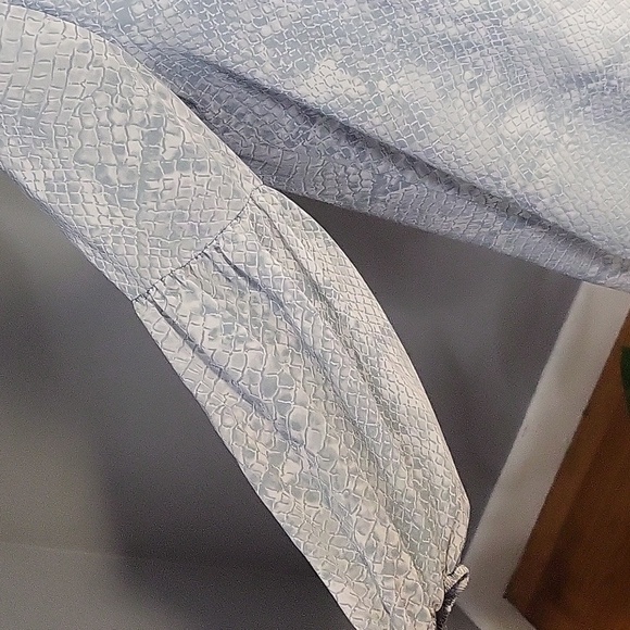 Cal Style Light Blue Snake Print Flounce Sleeve Lined Blouse - Size S - Picture 5 of 9